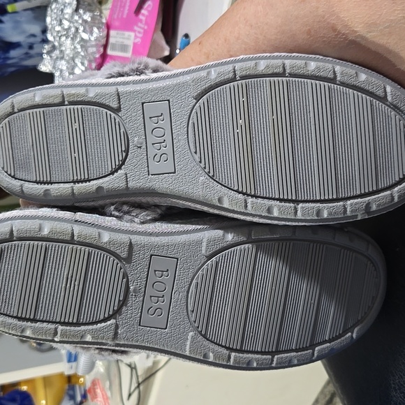 Bob's Cozy Women's Gray Faux-Fur Lined Slip-On Slippers, Size 8 - Picture 5 of 5